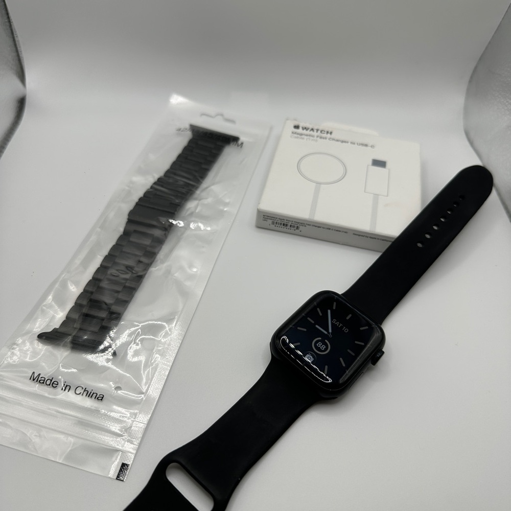 Apple Watch Series 8 Bundle